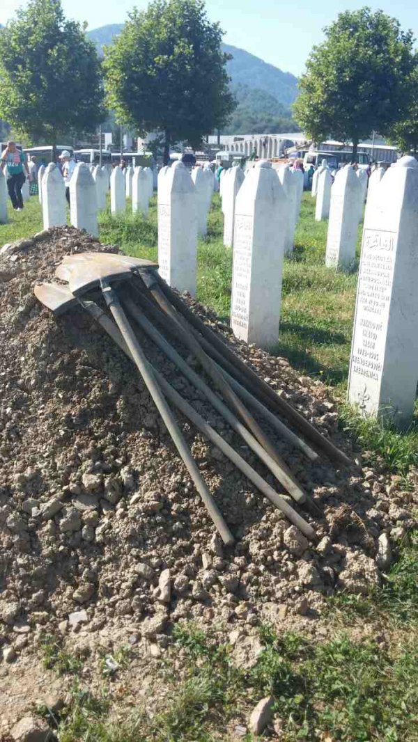 5965d414 cc58 4d7c 91a3 0aca0a0a0a67 srebrenica14 previewOrg