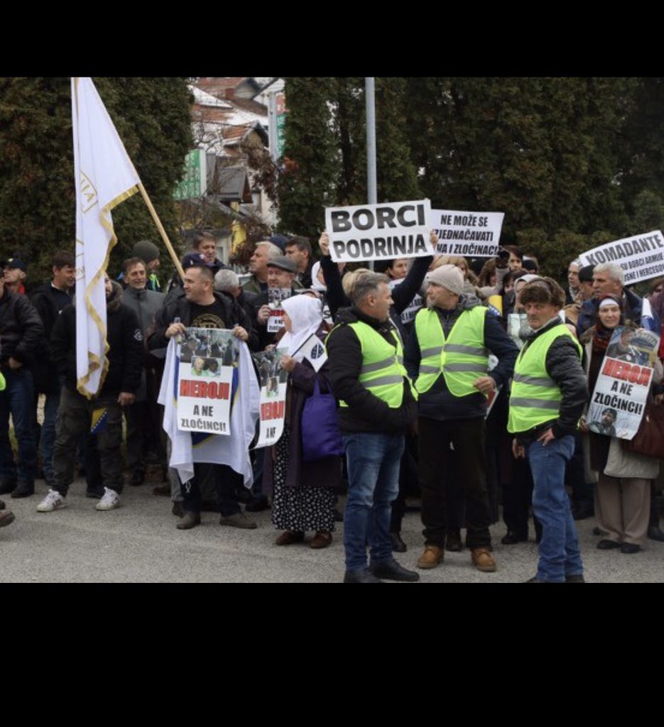 Velika podrška građana Naseru Oriću uoči izricanja presude u Sudu BiH 4 08F65867 A604 4FD6 A395 04AA2894F5C0