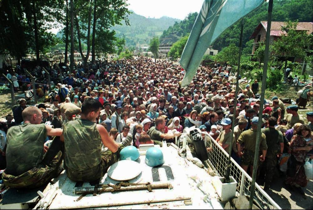 "SVA ROBA MORA BITI U SKLADIŠTIMA DO PODNE SUTRA": Ovim riječima Karadžić je najavio Srebrenicu, a beogradska advokatica NACIJI objasnila kako je ZLOČINAC davao instrukcije ubicama SREBRENIČANA! 3 232299 tm01 fonet fonetap ff