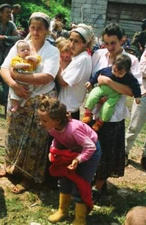NESTALA U POTOČARIMA: Fotografije dokazuju da je Selma preživjela gen*ocid, a onda joj se izgubio trag: “Dok smo živi, tražit ćemo je” 1 af3fdde401408f294c94d5da2f6926fc