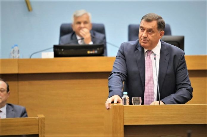 PROVOĐENJE SRAMNOG POLITIČKOG PROJEKTA U RS: Institucionalno negiranje genocida u Srebrenici 3 milorad dodik u NSRS1a