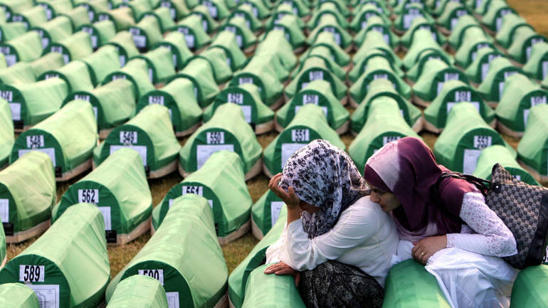 srebrenica-tabuti-zene-plac-epa-main_0_0