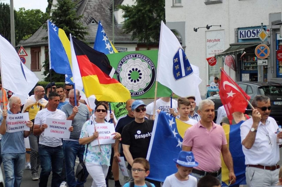 Bošnjaci Offenbacha i Frankfurta odali počast žrtvama genocida u Srebrenici 2 sreb2