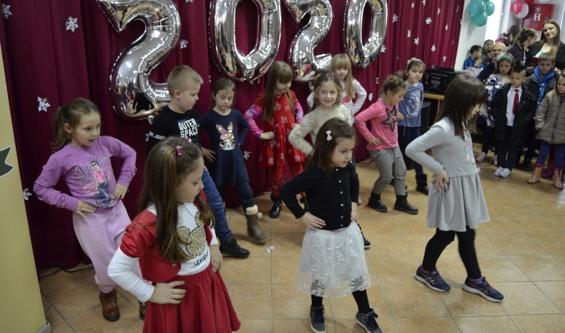 U Potočarima djeci podijeljeno 400 novogodišnjih paketića 1 Screen Shot 2019 12 25 at 16.00.46