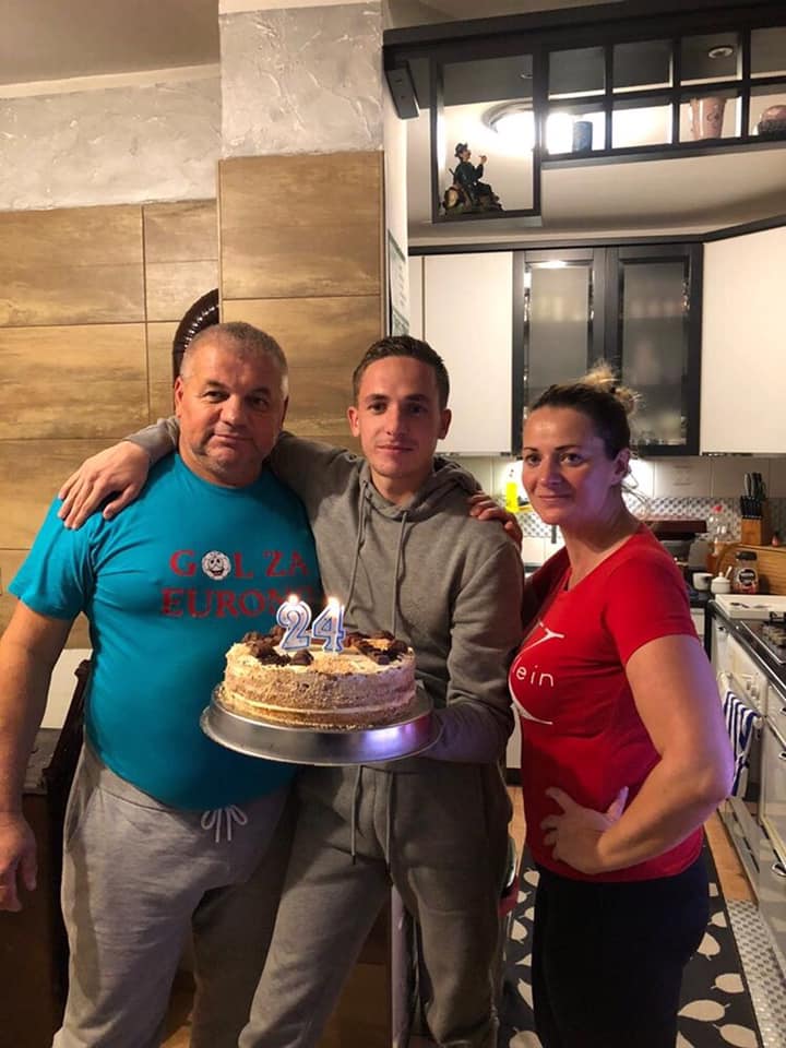 AMIR ŠEČIĆ JA SAM DIJETE IZ DOMA NE RAĐAJTE DJECU AKO ĆETE IH OSTAVITI 2