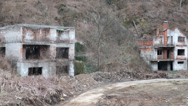 SREBRENICA/ Ruševine bodu oči, donacija sve manje 1 873x400 1 1