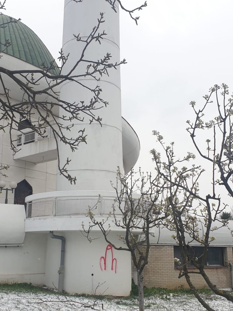 grafitizg2 768x1024 1