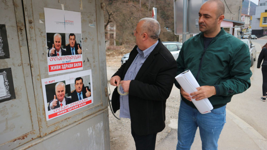 NOVE PROVOKACIJE U SREBRENICI: Rođendanski posteri Ratka Mladića i Milorada Dodika 1 posteri 2