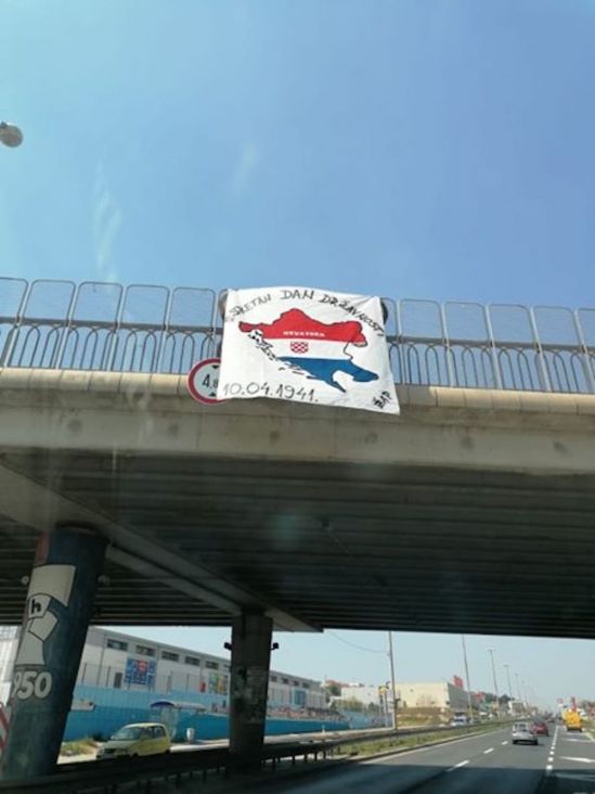 Ustaše ne miruju: Pogledajte koja je poruka istaknuta na ulazu u Split 1 Split poruka2 april2020 DP