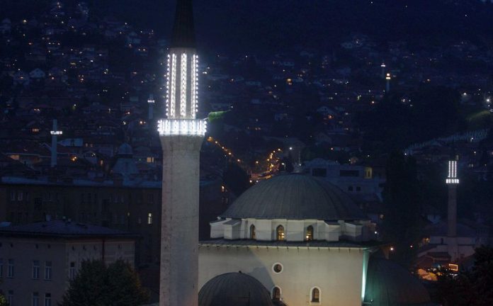 begova-dzamija-ramazan-4-696x432