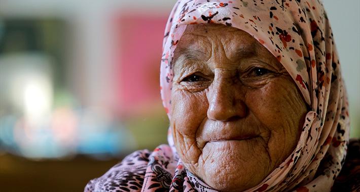 U genocidu izgubila sinove i muža: Ova žena je ostala potpuno sama u selu kod Potočara (FOTO) 1 Hanifa Đogaz 1