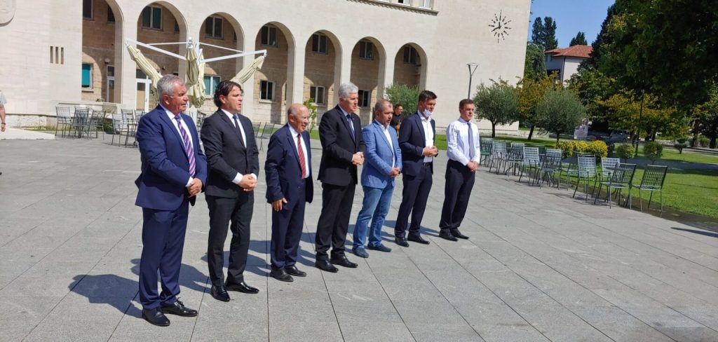 ČOVIĆ PONOSAN NA UZP: "Stečevine Herceg Bosne i HVO-a važne za osiguranje jednakopravnosti Hrvata" 1 hr hb covic i ostali 1536x732 1