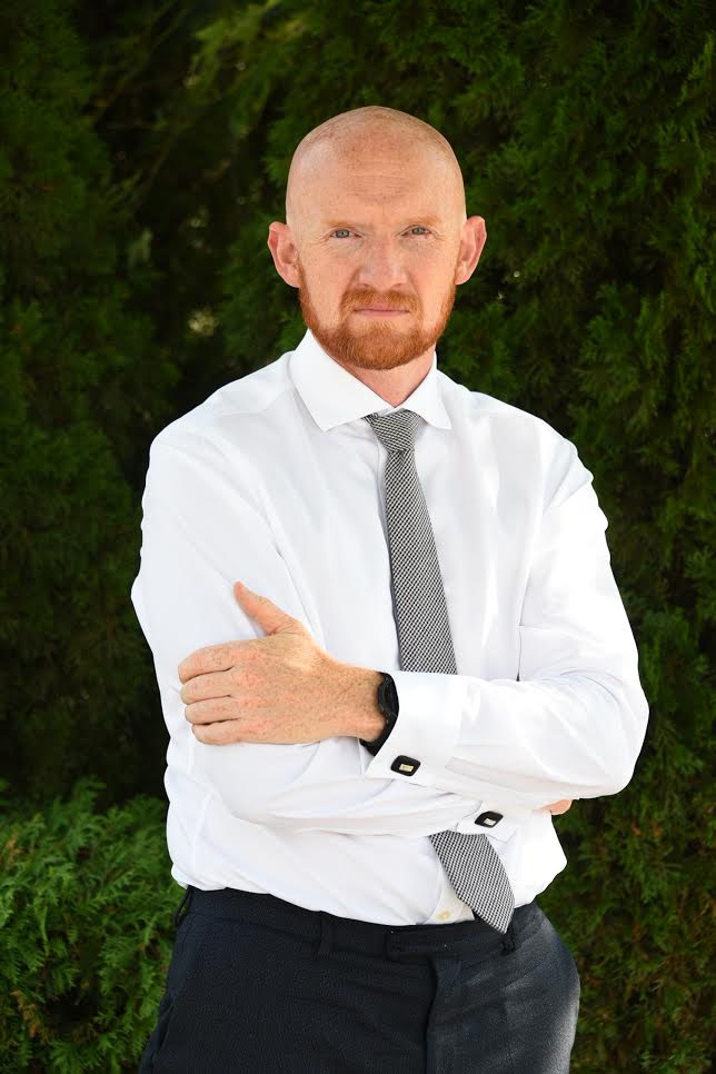 AMBASADOR MATTHEW FILED POSLAO PORUKU DODIKU: "Velika Britanija je jasna, NEMA POREĐENJA između Kosova i Republike Srpske..." 1 fild matthew britanija 98