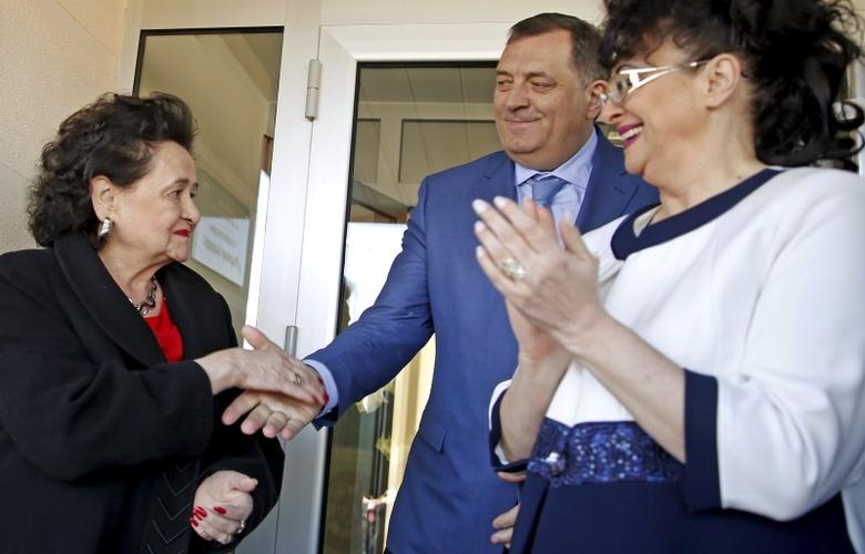 NEPOŽELJNI U SVIJETU: Dodik, Špirić i Plavšić ne mogu u SAD, NA SPISKU I RATNI ZLOČINCI I NJIHOVE PORODICE! 1 dodik sanja karadzic 09