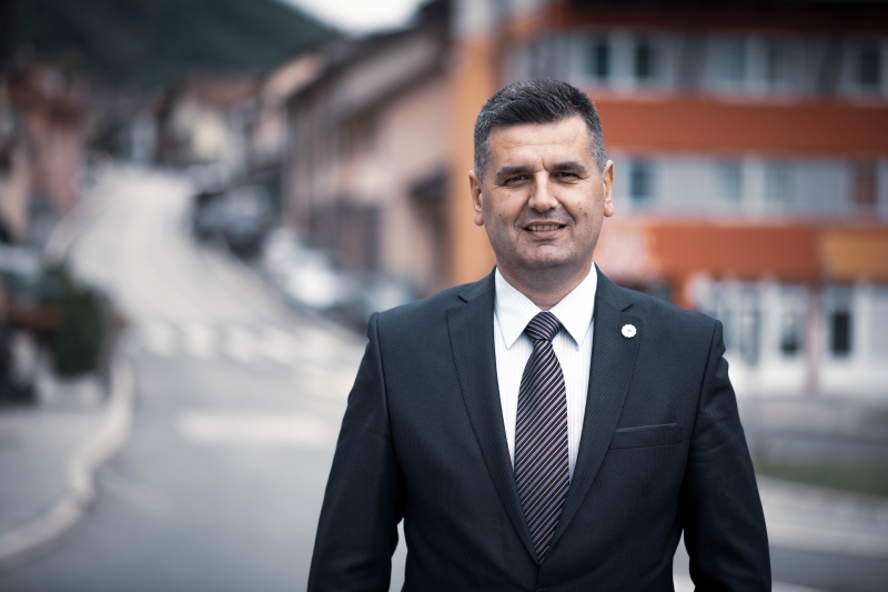 Iz Srbije dođu 15. novembra, glasaju negdje u RS-u, dobiju CIPS u Srebrenici i ponovo glasaju?! 1 dda9c12dda5d1b441fb81fe429fa2375