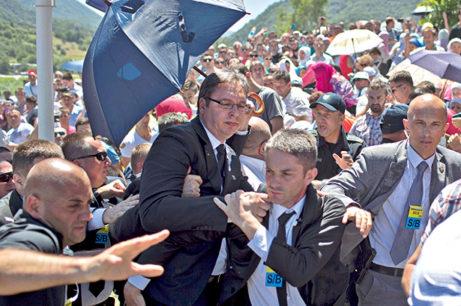825111_aleksandar-vucic-srebrenica-policajac-goran-paras_ls