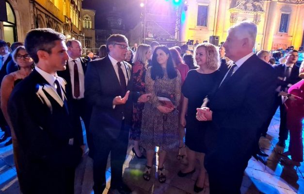 ČOVIĆ KORISTI SVAKU PRILIKU: Pogledajte šta je predsjednik HDZ-a BiH sinoć radio u Dubrovniku… 2 E59gbpTXMAUO9vt
