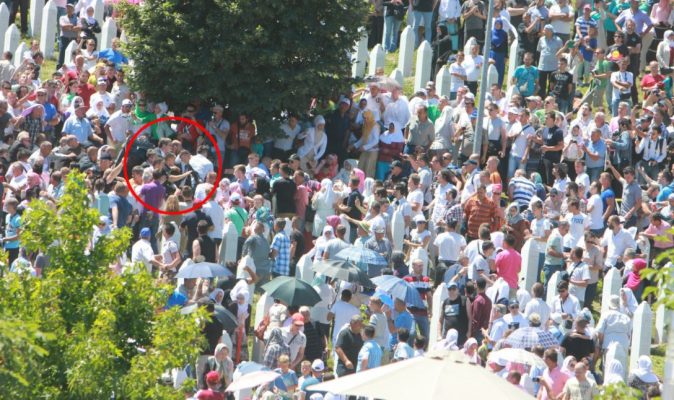 RASKRINKANE LAŽI SRBIJANSKOG REŽIMA: SIPA izuzela fotografije nastale 2015. godine u Potočarima i nigdje se NE VIDI napad na Vučića (FOTO) 2 5541500