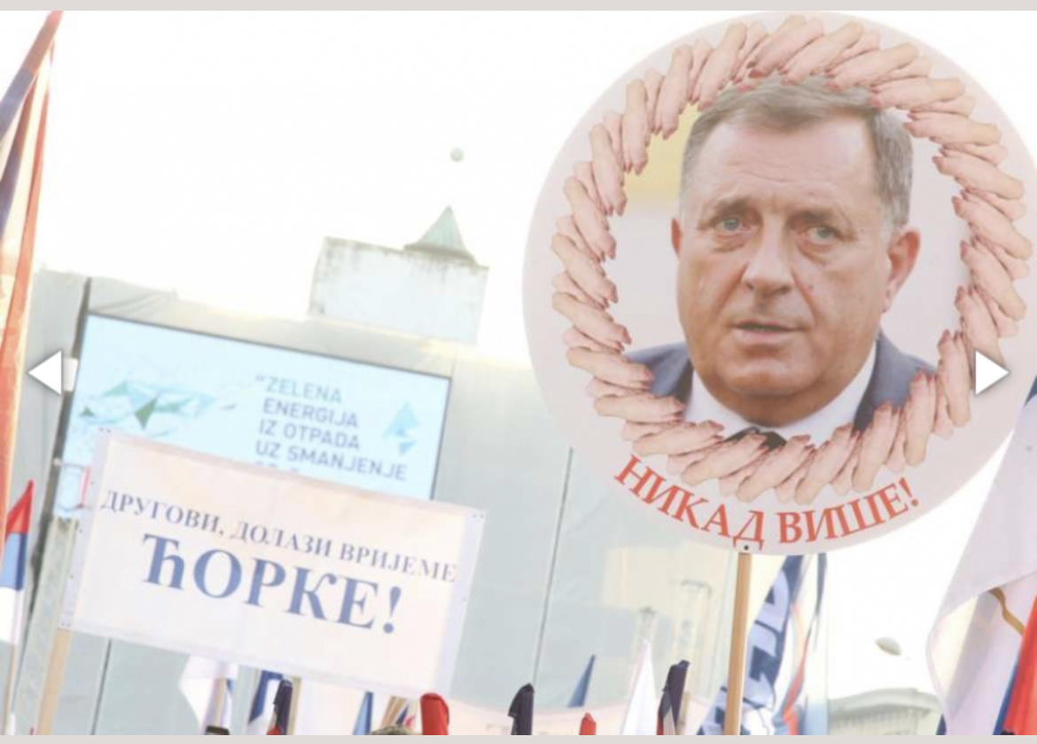 NAJVEĆI DO SADA MITING PROTIV DODIKA I NJEGOVE VLASTI: Građani napunili Trg Krajine, poznati su i zahtjevi... (FOTO) 1 350961E2 9571 470B 965F EF97A9984364