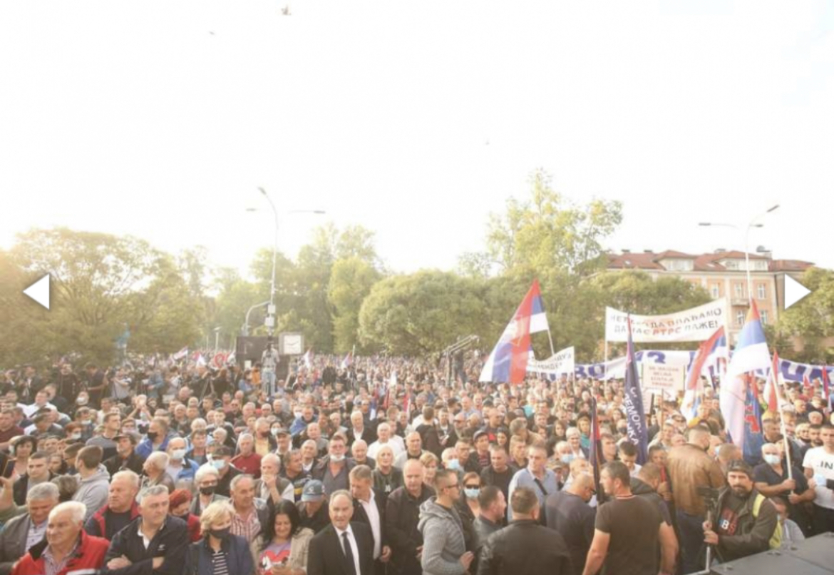 NAJVEĆI DO SADA MITING PROTIV DODIKA I NJEGOVE VLASTI: Građani napunili Trg Krajine, poznati su i zahtjevi... (FOTO) 3 43E85E59 C768 4086 B7B1 AE2EA1CFCDB3