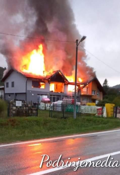 Veliki požar u Novoj Kasabi, vatra zahvatila porodičnu kuću 1 74786D4A 1446 4210 B365 5DE69EBCBE81
