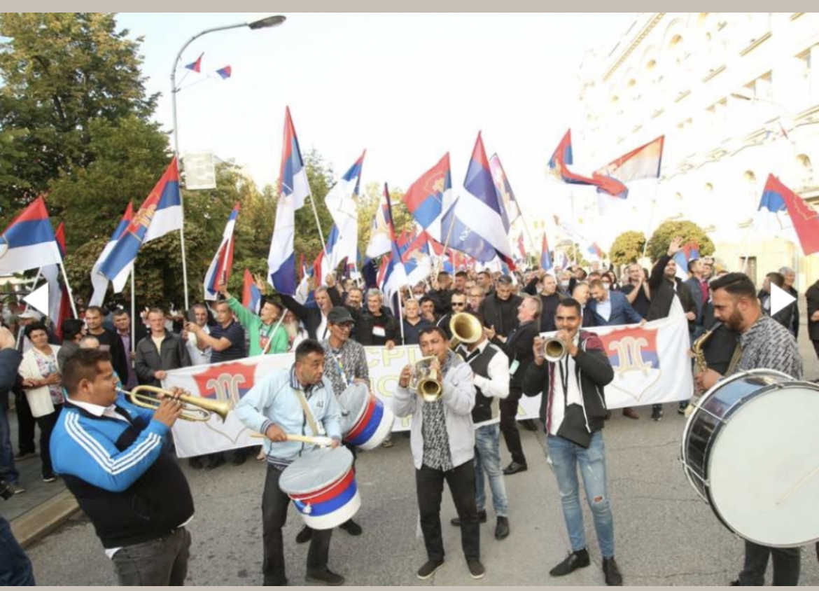 NAJVEĆI DO SADA MITING PROTIV DODIKA I NJEGOVE VLASTI: Građani napunili Trg Krajine, poznati su i zahtjevi... (FOTO) 6 CD6D9860 A3D4 48E4 8ACB FA3D09024492