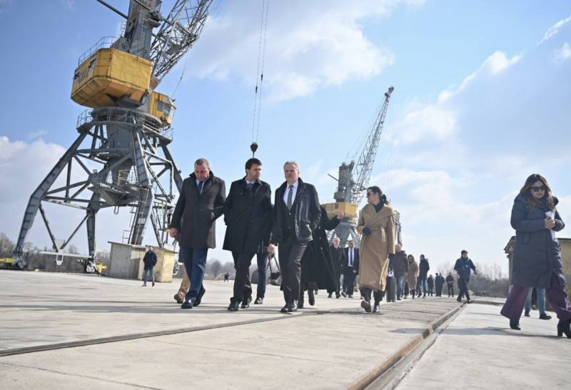 Screenshot 2022 03 08 at 22.19.01