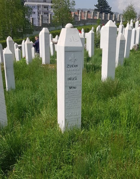 SRAMOTAN ČIN: VANDALI OSKRNAVILI NIŠANE NA ŠEHIDSKOM MEZARJU 2 SEHIDSKO MEZARJE4520223