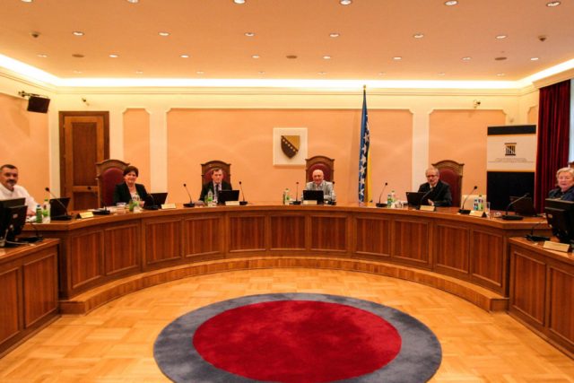 ustavni