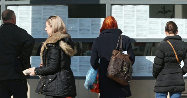 Zagreb: Ispred Hrvatskog zavoda za zapošljavanje svakodnevno je gužva