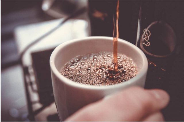 KAFICA POSTAJE LUKSUZ: Cijena ide na 3,5 KM, kafići žele sačuvati radnike