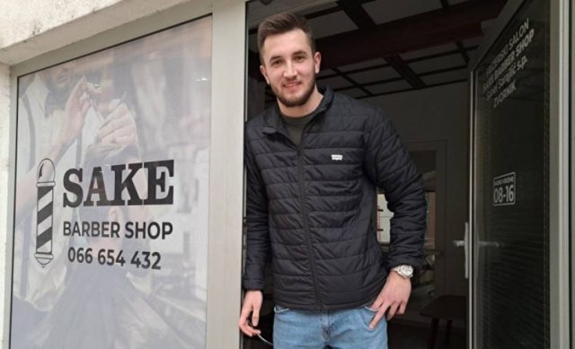 POVRATNIČKE PRIČE: Sanel Sarajlić u Zvorniku na Dan nezavisnosti otvara frizerski salon POVRATNIČKE PRIČE: Sanel Sarajlić u Zvorniku na Dan nezavisnosti otvara frizerski salon