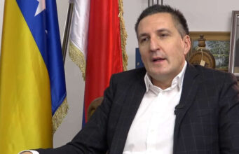 Nedeljko Elek poručio: “Ni jedan Srbin ne treba da navija za reprezentaciju BiH” Nedeljko Elek poručio: “Ni jedan Srbin ne treba da navija za reprezentaciju BiH”