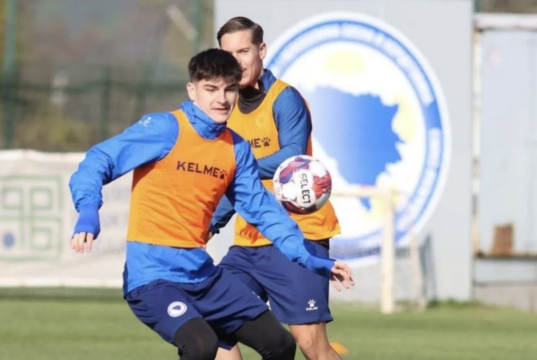 Mladi Zmaj odbio rukovanje sa Izraelcima: Ne savijam kičmu pred onima koji svijet odvode u smjeru bezčasti i nasilja Mladi Zmaj odbio rukovanje sa Izraelcima: Ne savijam kičmu pred onima koji svijet odvode u smjeru bezčasti i nasilja