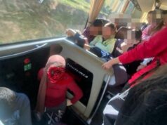 UŽASNE SCENE IZ ŽEPČA: Djevojčici u autobusu nasilno skinuli hidžab, nastavnica rekla samo “dobro”