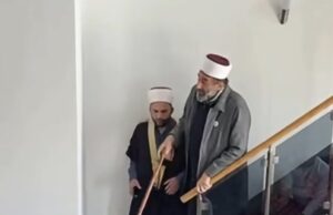 SKANDAL NA DŽUMI U BEOGRADU: Bivši muftija Muhamed Jusufspahić se fizički ispriječio i spriječio imama da održi hutbu