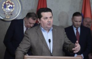 SKANDALOZNE UVREDE NENADA STEVANDIĆA: Konakoviću poručio da će proći kao “El-Mudžahedin”, Dodik se smijao…(VIDEO)