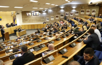 GLASOVI POŠTOM PRELOMILI: SDA izgubila jedan mandat u Parlamentu FBiH