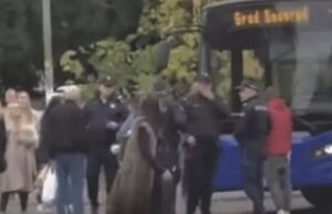 Incidenti u Srbiji: Građani blokirali autobus, akcija policije