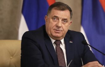“GLAS NARODA JE GLAS BOGA”: Dodik se oglasio nakon Vučićevog debakla